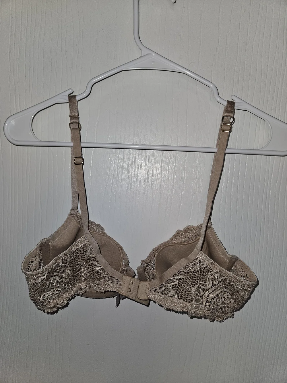 Victoria's Secret Lace Underwire Bra in Beige Taupe